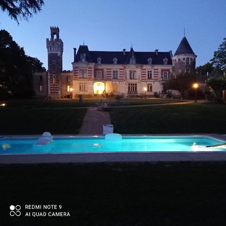 La Tour Carree D'Un Chateau Auzouer-en-Touraine Exteriör bild