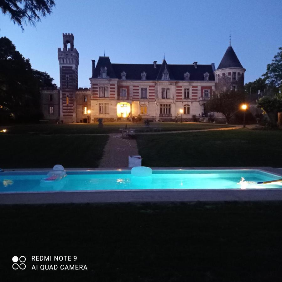 La Tour Carree D'Un Chateau Auzouer-en-Touraine Exteriör bild