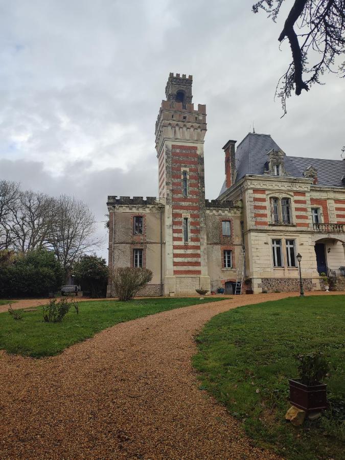 La Tour Carree D'Un Chateau Auzouer-en-Touraine Exteriör bild